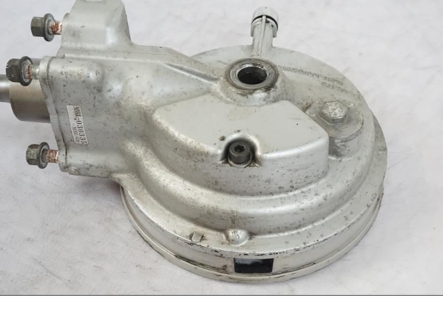 Vänster sida på Slutväxel från en Honda NT 650 V -2002 motorcykel.