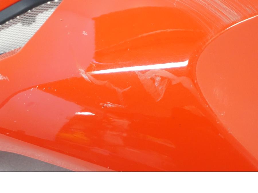 Höger sida på Bensintankskåpa från en Ducati Monster 796 -2013 motorcykel.