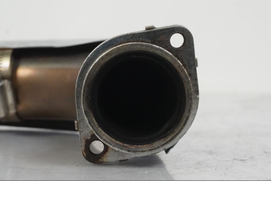 Vänster sida på Grenrör från en Suzuki VZR 1800 -2009 motorcykel.