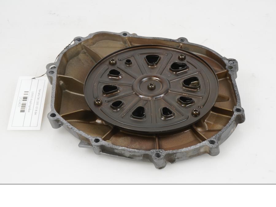 Framsidan på Kopplingskåpa från en Yamaha FJR 1300 -2005 motorcykel.
