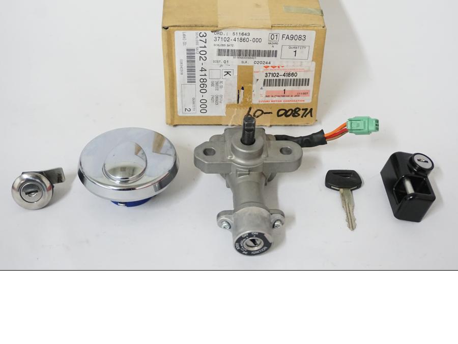 Framsidan på Låssats från en Suzuki VL 800 -2009 motorcykel.