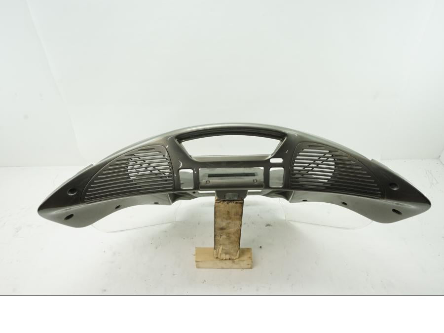 Baksidan på Toppkåpsinsida från en Yamaha XVZ 13TD -1999 motorcykel.