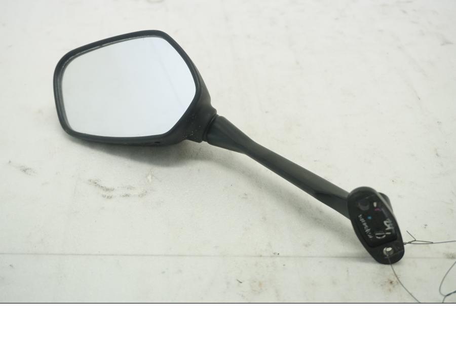 Höger sida på Backspegel från en Honda CBR 500 R -2013 motorcykel.