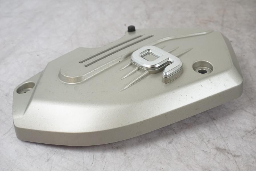 Höger sida på Motorkåpa från en BMW K 1600 GTL -2015 motorcykel.