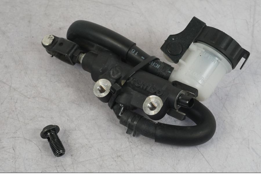 Framsidan på Bromshuvudcylinder från en Yamaha MT-09 SP -2018 motorcykel.