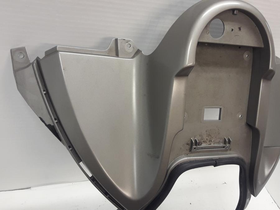 Höger sida på Bensintankskåpa från en BMW K 1200 LT -2006 motorcykel.