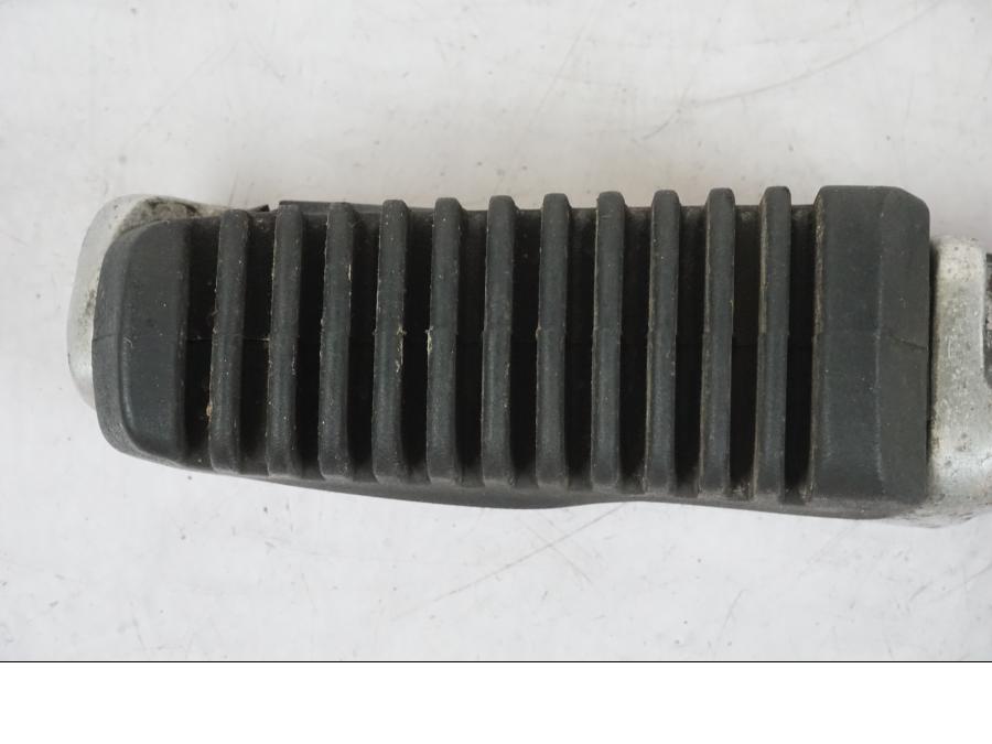 Baksidan på Fotpinne från en Suzuki GSX 550 EF -1985 motorcykel.