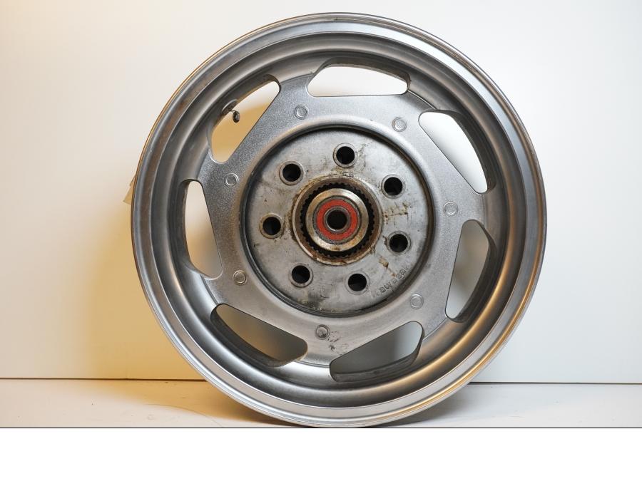 Extrabild1 på Fälg från en Kawasaki VN 1600 -2006 motorcykel.