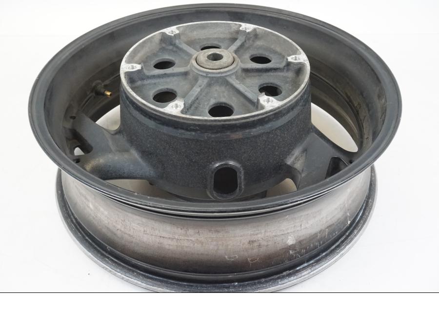 Extrabild3 på Fälg från en Honda ST 1300 -2002 motorcykel.