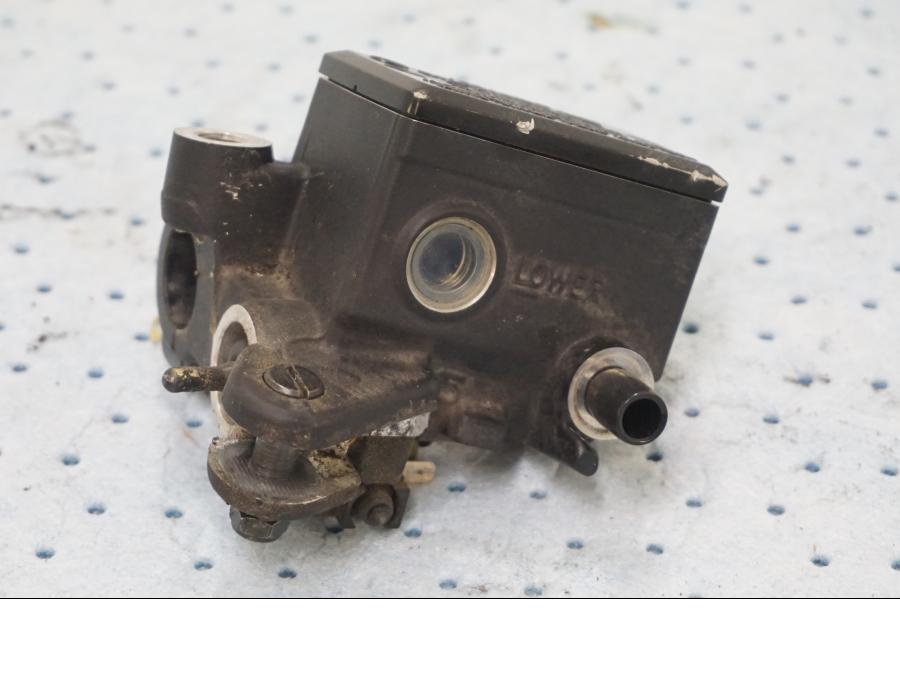 Framsidan på Bromshuvudcylinder från en Yamaha MT-09 Tracer -2019 motorcykel.