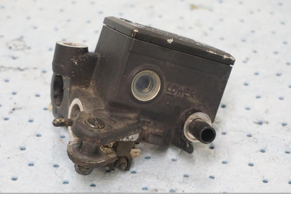 Framsidan på Bromshuvudcylinder från en Yamaha MT-09 Tracer -2019 motorcykel.