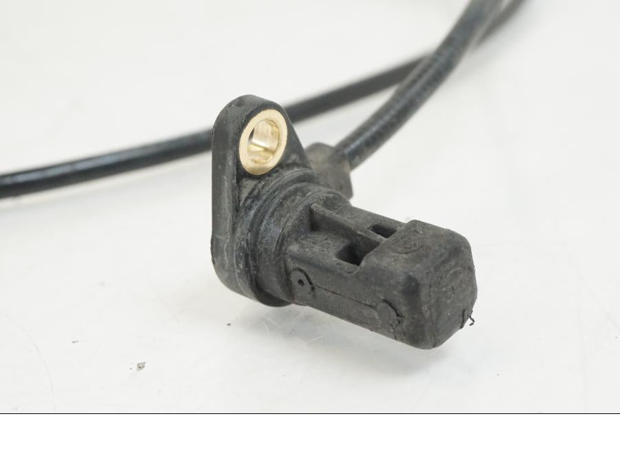 Baksidan på ABS givare från en Aprilia Tuono V4R -2011 motorcykel.