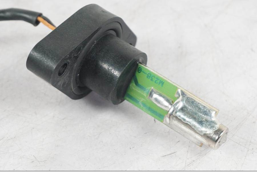 Baksidan på Bensintankgivare från en KTM 690 Duke -2015 motorcykel.