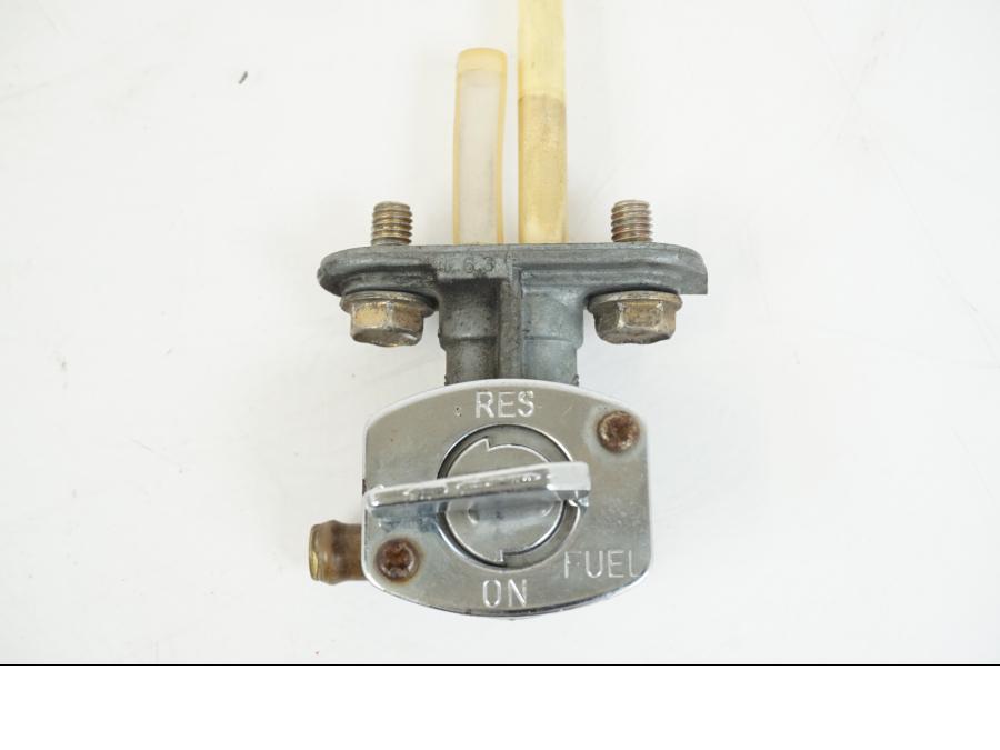 Höger sida på Bensinkran från en Kawasaki VN 1500 -1996 motorcykel.