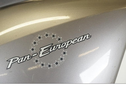 Vänster sida på Sidkåpa från en Honda ST 1300 -2002 motorcykel.