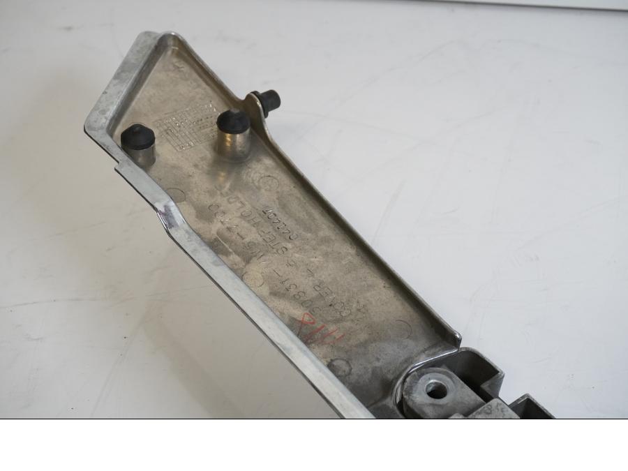 Vänster sida på Fotplatta från en Honda GL 1500 -1998 motorcykel.