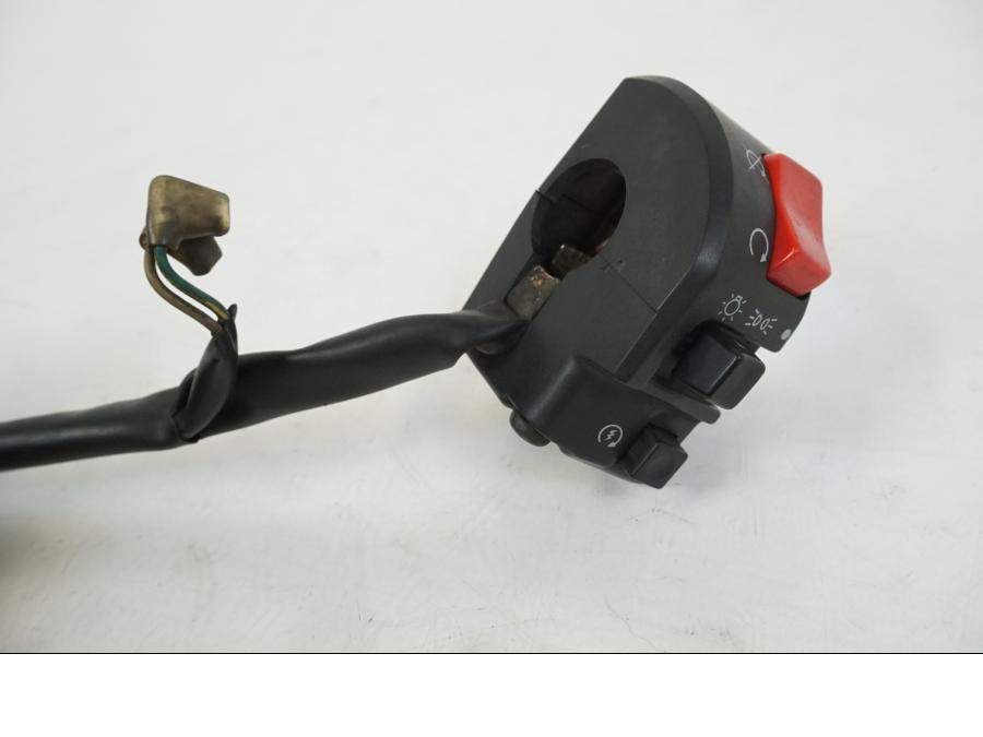 Baksidan på Styrelreglage från en Yamaha XJR 1300 -2002 motorcykel.