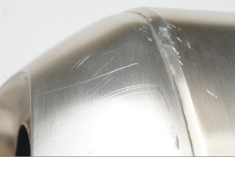 Vänster sida på Ljuddämpare från en BMW R 1200 R -2014 motorcykel.