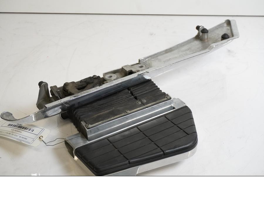 Framsidan på Fotplatta från en Honda GL 1500 -1998 motorcykel.