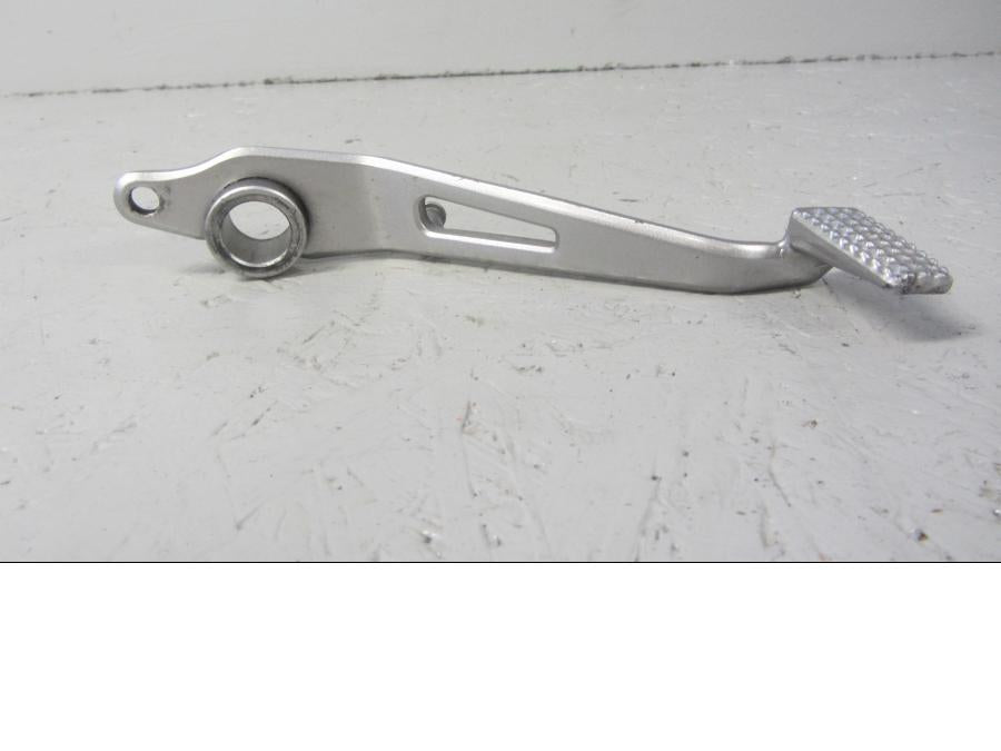 Framsidan på Bromspedal från en Kawasaki Z 900 -2017 motorcykel.