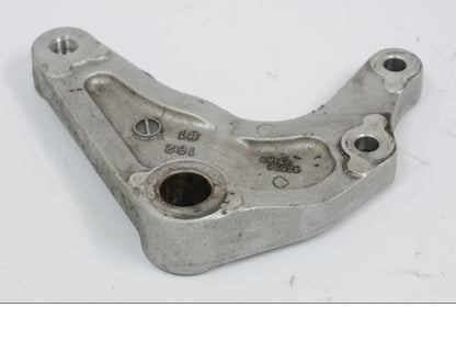 Snett nerifrån på Bromsoksfäste från en Kawasaki VN 1500 -2002 motorcykel.