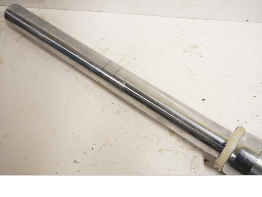 Höger sida på Gaffelben från en Honda VT 1100 C -1999 motorcykel.