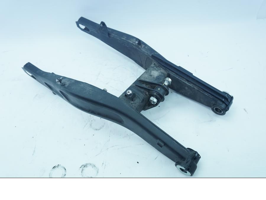 Baksidan på Sving från en Kawasaki Ninja 650 -2018 motorcykel.