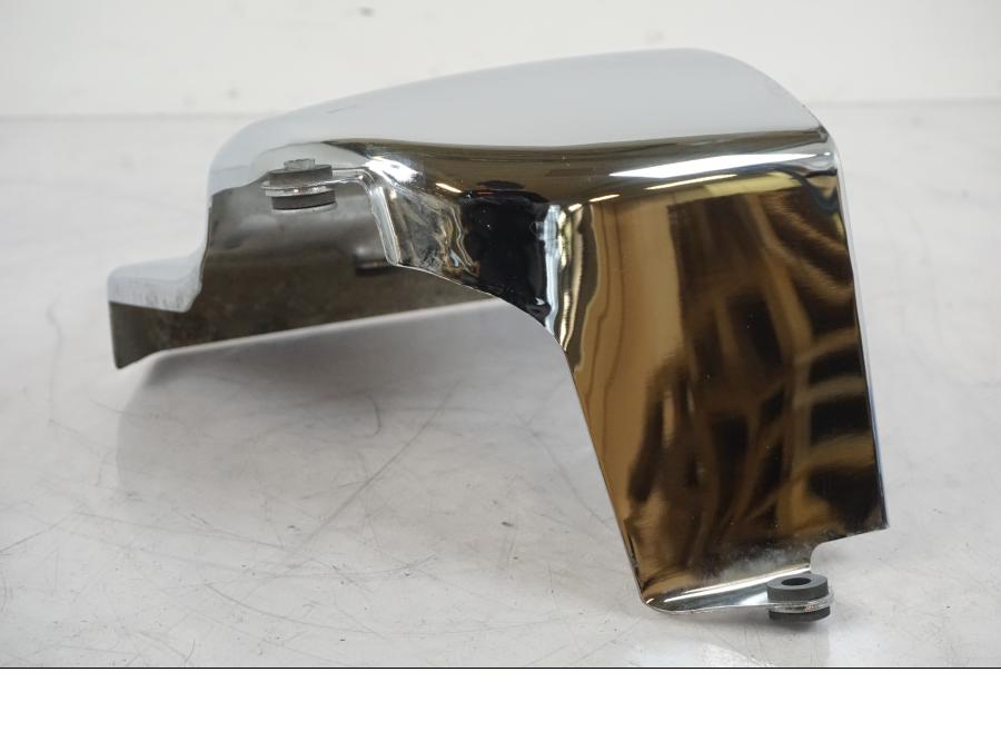 Extrabild1 på Motorkåpa från en Suzuki VZR 1800 -2009 motorcykel.