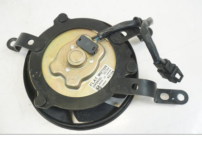 Vänster sida på Vattenkylfläkt från en Yamaha YZF 1000 R1 -2004 motorcykel.