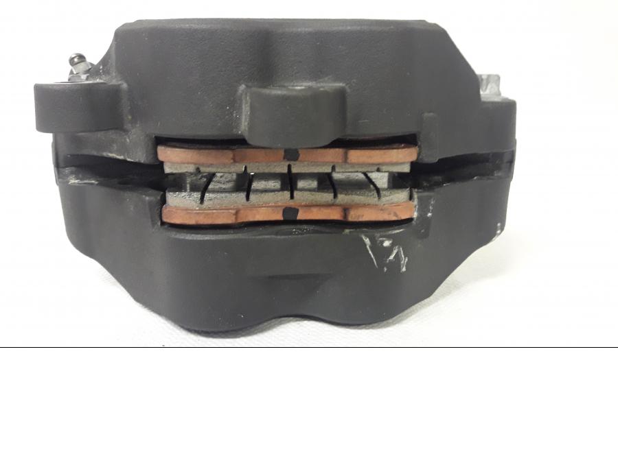 Framsidan på Bromsok från en Kawasaki Z 900 -2020 motorcykel.