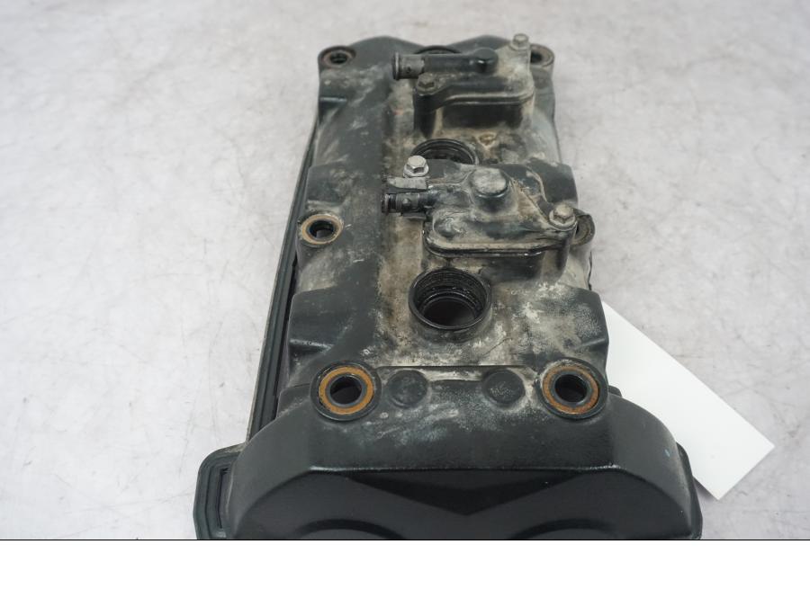 Vänster sida på Ventilkåpa från en Triumph Tiger Explorer -2016 motorcykel.