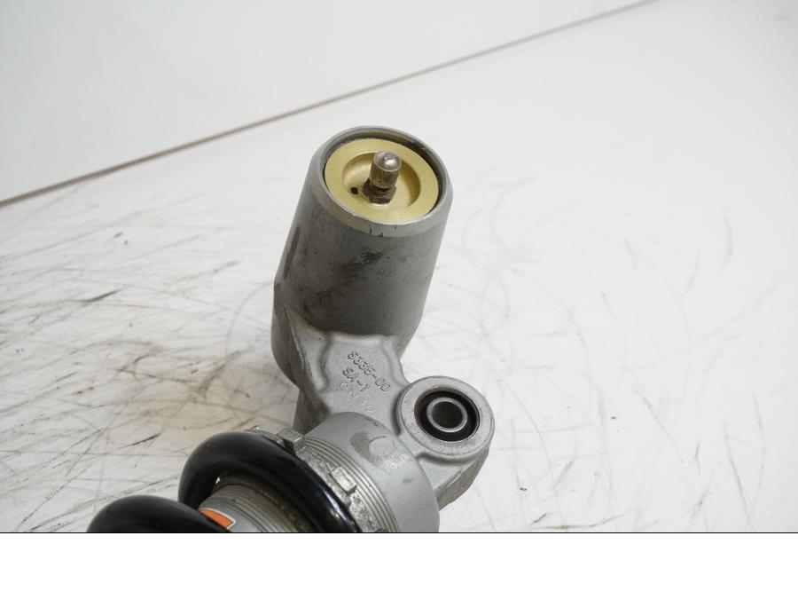 Vänster sida på Stötdämpare från en Suzuki GSX-R 600 -2001 motorcykel.