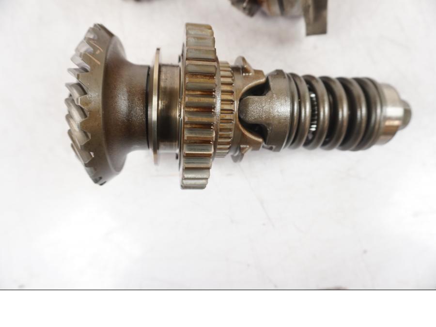 Baksidan på Drivaxel från en Yamaha FJR 1300 -2005 motorcykel.