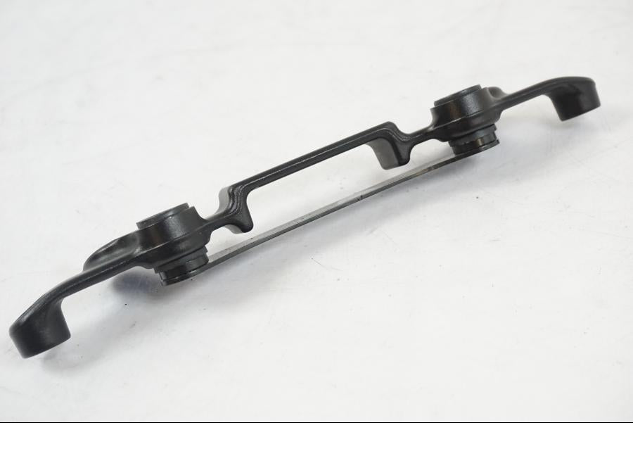 Baksidan på Bensintankfäste från en KTM 1290 Super Duke R EVO -2023 motorcykel.