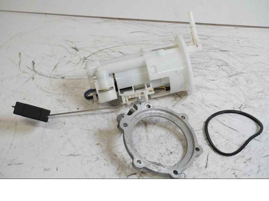 Framsidan på Bensinpump insprut från en Yamaha XT 1200 Z -2011 motorcykel.