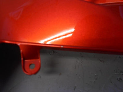 Extrabild1 på <p>Bakvinge från Kawasaki Z 800 2013.</p>

<p>COVER-TAIL,C.B.ORANG , enstaka smårepor.</p> motorcykel.