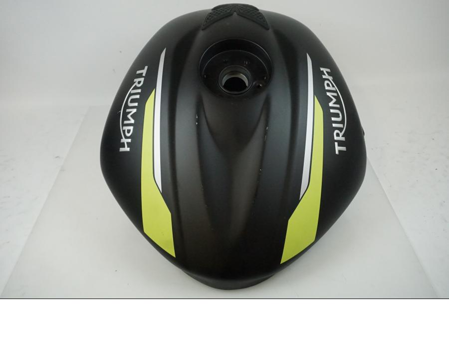 Vänster sida på Bensintank från en Triumph Street Triple 765 RS -2021 motorcykel.