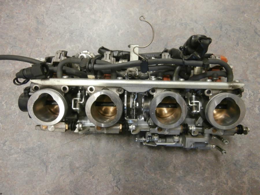 Baksidan på Spjällhus från en Yamaha FJR 1300 -2007 motorcykel.