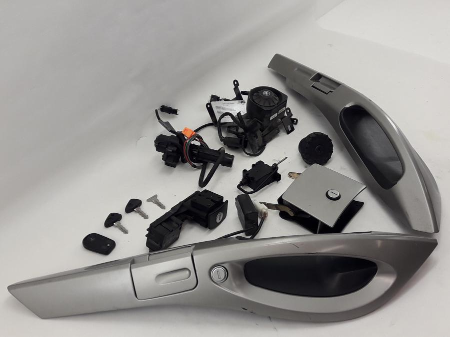 Höger sida på Låssats från en BMW K 1200 LT -2006 motorcykel.