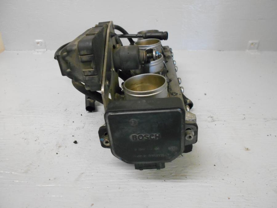 Höger sida på Spjällhus från en BMW K 1200 LT -2007 motorcykel.