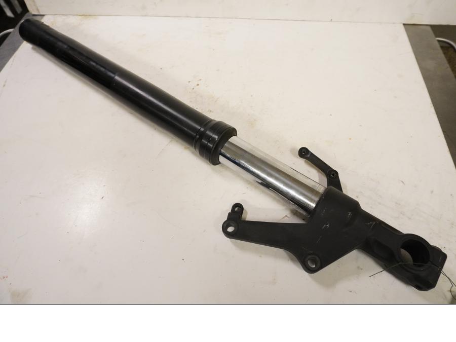 Framsidan på Gaffelben från en Yamaha FZ-1 N -2007 motorcykel.