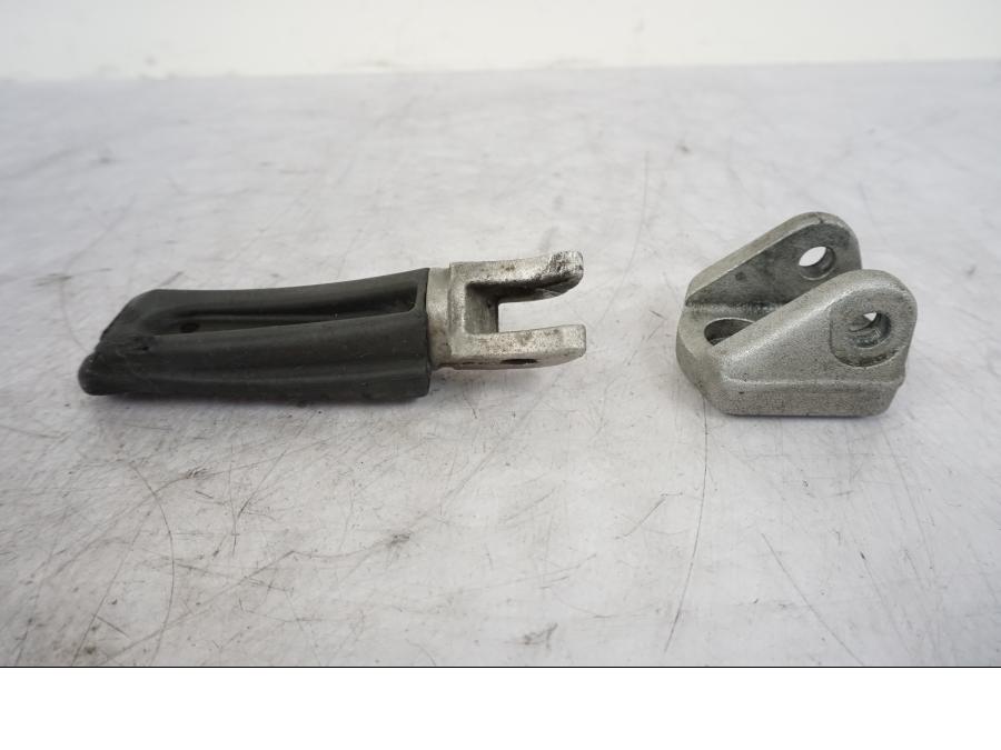 Höger sida på Fotpinne från en KTM 690 Duke -2014 motorcykel.