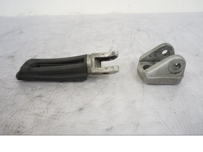 Höger sida på Fotpinne från en KTM 690 Duke -2014 motorcykel.