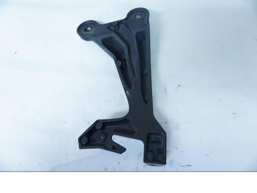 Baksidan på Fotpinnefäste från en Kawasaki Ninja 650 -2018 motorcykel.