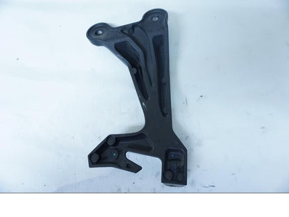 Baksidan på Fotpinnefäste från en Kawasaki Ninja 650 -2018 motorcykel.