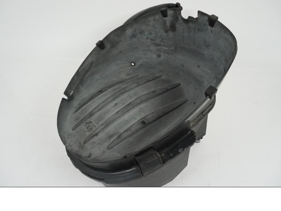 Vänster sida på Luftburk från en BMW F 650 CS -2002 motorcykel.