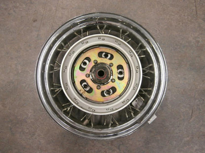 Framsidan på Fälg från en Honda VT 750 -2004 motorcykel.