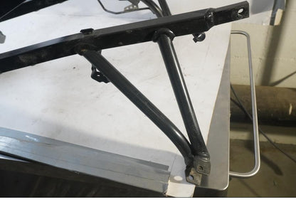 Vänster sida på Bakram från en BMW F 650 GS -2010 motorcykel.