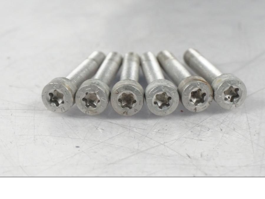 Extrabild1 på <p>Låssats från BMW R 1200 RS 2015.</p>

<p>Keyless Ride, tändningslås, en grå plastnyckel, tanklock, antenn, kablage, fjärrnyckel och sadellås.</p> motorcykel.