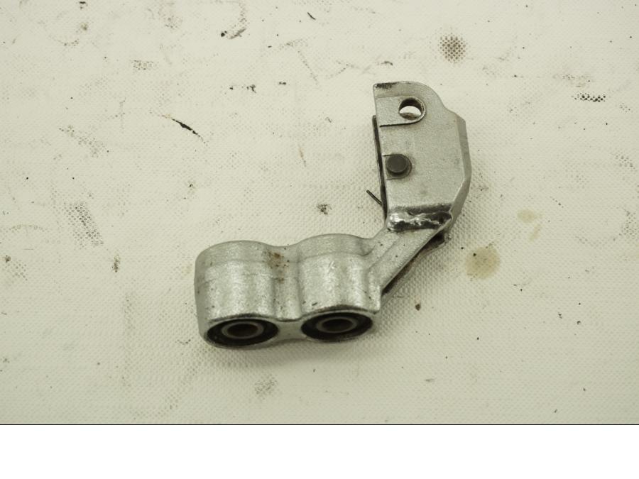 Framsidan på Fotpinnefäste från en Suzuki GSX 1100 EF -1985 motorcykel.